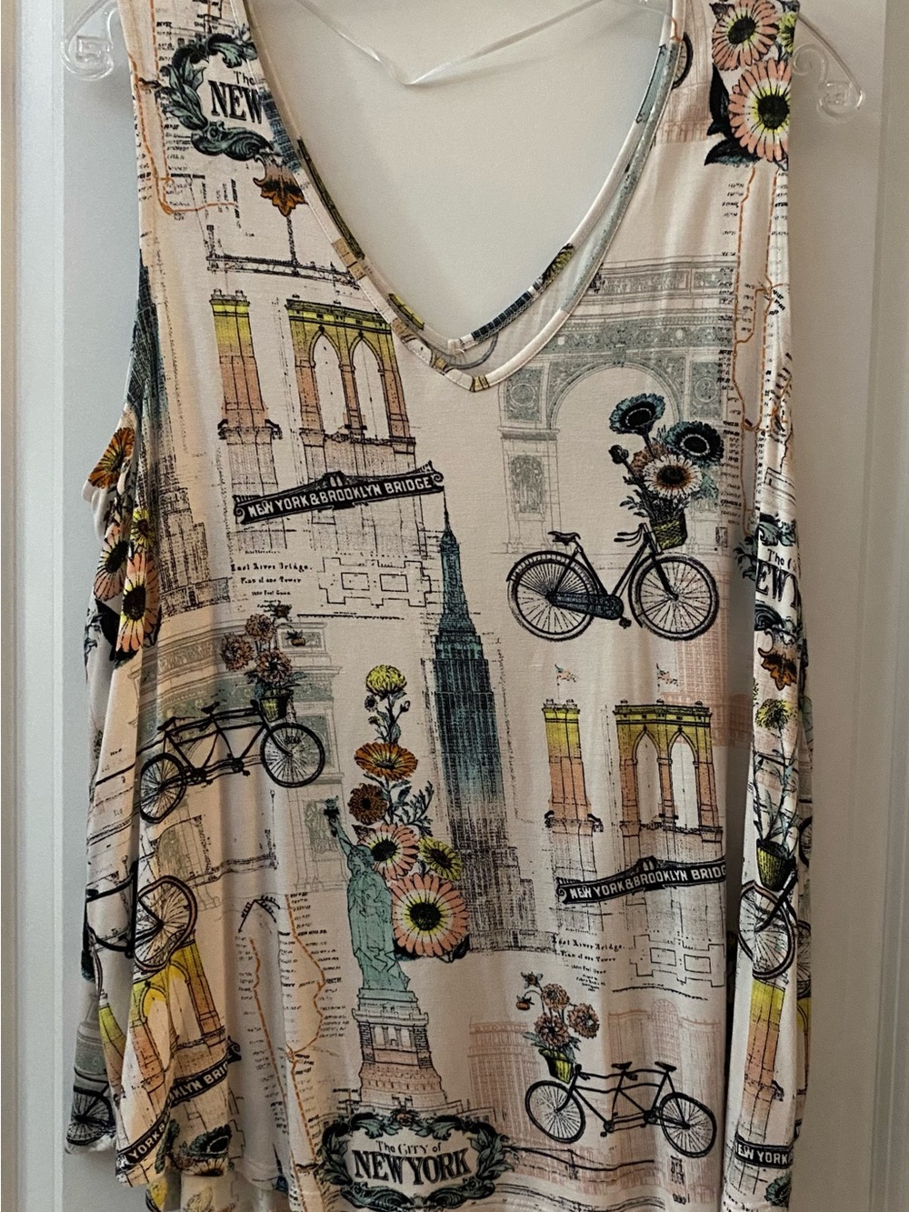 NWOT Cupio Cream New York Print Cold-Shoulder Tank with Teal & Pink Accents
